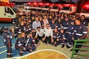 Presidenta Dilma Rousseff posa para foto com a equipe de atendimento do Samu de Pacajus, após cerimônia de inauguração da Policlínica Regional. Pacajus-CE, 11/08/2011 