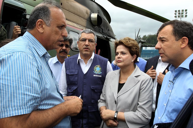 Presidenta Dilma Rousseff, ministro Alexandre Padilha, governador Sérgio Cabral e vice-governador Luiz Fernando Pezão reúnem-se para sobrevoar as áreas atingidas pelas chuvas. Rio de Janeiro-RJ, 13/01/2011 