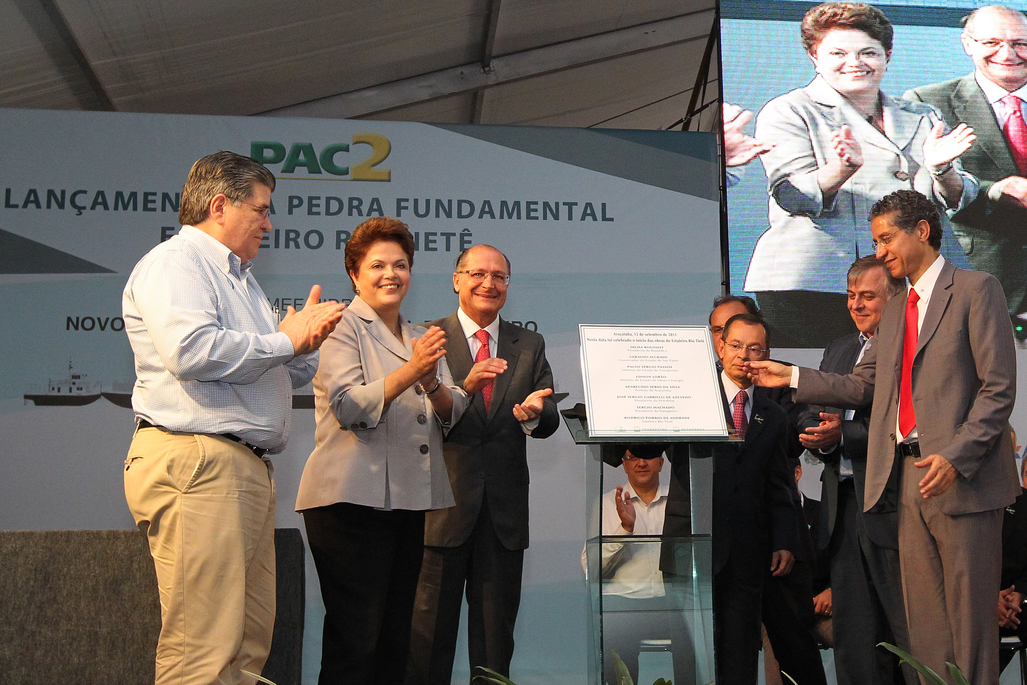 Presidenta Dilma Rousseff, participa da cerimônia de lançamento da pedra fundamental da construção do estaleiro Rio Tietê. Araçatuba-SP, 13/09/2011