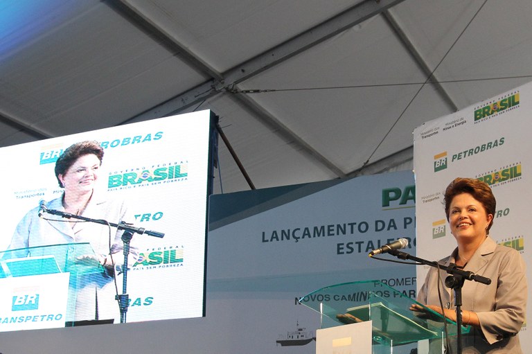 Presidenta Dilma Rousseff, participa da cerimônia de lançamento da pedra fundamental da construção do estaleiro Rio Tietê. Araçatuba-SP, 13/09/2011