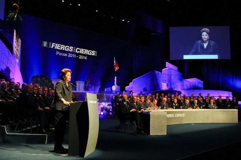 Presidenta Dilma Rousseff discursa durante cerimônia de posse da diretoria da Federação das Indústrias do Rio Grande do Sul e do Centro das Indústrias do Rio Grande do Sul. Porto Alegre-RS, 14/07/2011