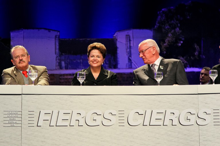 Presidenta Dilma Rousseff participa da cerimônia de posse da diretoria da Federação das Indústrias do Rio Grande do Sul e do Centro das Indústrias do Rio Grande do Sul. Porto Alegre-RS, 14/07/2011