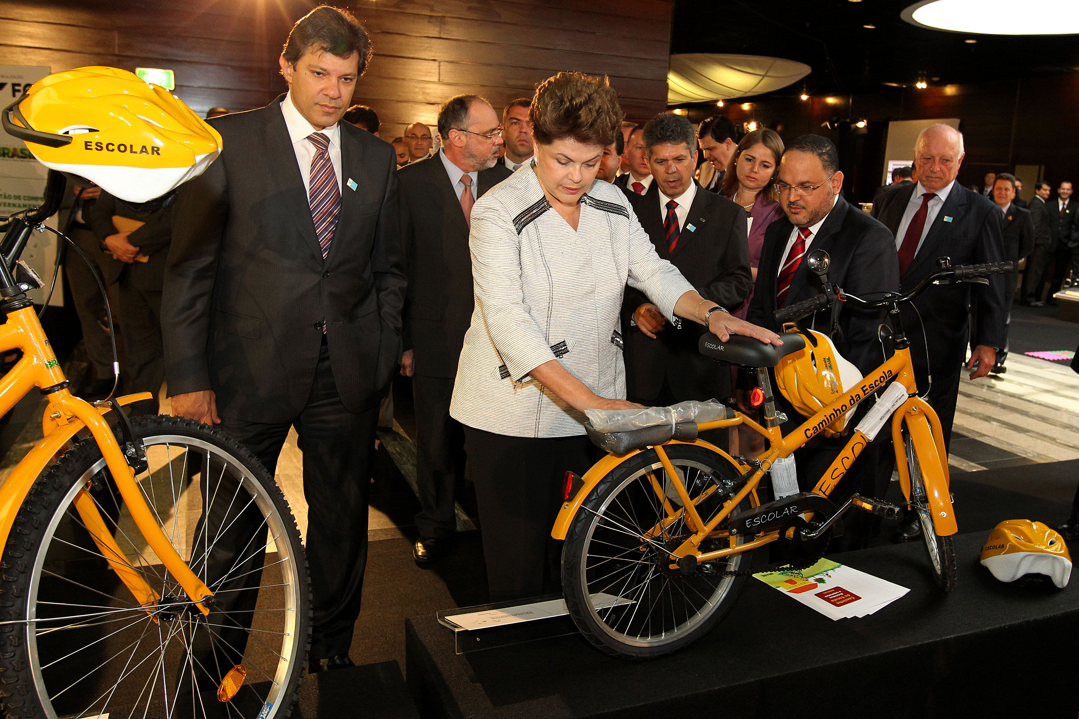  Presidenta Dilma Rousseff durante visita à exposição do MEC, por ocasião do Seminário Gestão sobre Compras Governamentais - a Experiência da Educação. Brasília-DF, 14/09/2011