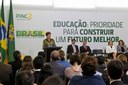 Presidenta Dilma Rousseff durante cerimônia de abertura de nova seleção para unidades de educação infantil e quadras poliesportivas escolares do PAC 2, no Palácio do Planalto. Brasília-DF, 15/09/2011