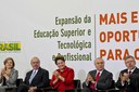 Presidenta Dilma Rousseff, o vice-presidente Michel Temer, o presidente do Senado, José Sarney, o presidente da Câmara, Marco Maia, e a ministra Gleisi Hoffmann, durante cerimônia no Palácio do Planalto. Brasília-DF, 16/08/2011 