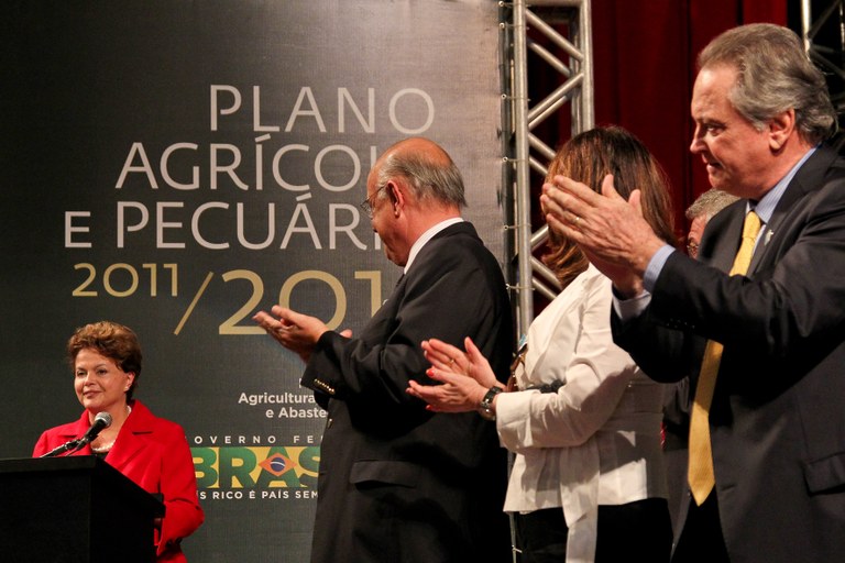 Presidenta Dilma Rousseff discursa durante cerimônia de lançamento do Plano Agrícola e Pecuário 2011-2012, em Ribeirão Preto-SP, 17/06/2011