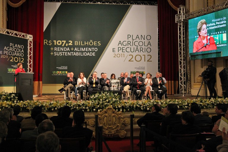 Presidenta Dilma Rousseff discursa durante cerimônia de lançamento do Plano Agrícola e Pecuário 2011-2012. Ribeirão Preto-SP, 17/06/2011