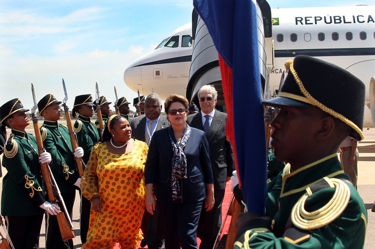 Presidenta Dilma Rousseff desembarca em Pretória na Africa do Sul, para participar da V Cúpula de Chefes de Estado e de Governo do IBAS. Pretória-RAS, 17/10/2011