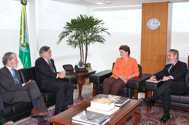 Presidenta Dilma Rousseff, o ministro Antonio Patriota, o ministro de Estado e dos Negócios Estrangeiros de Portugal, Luís Amado, e o embaixador de Portugal no Brasil, João Salgueiro. Brasília-DF, 18/02/2011 