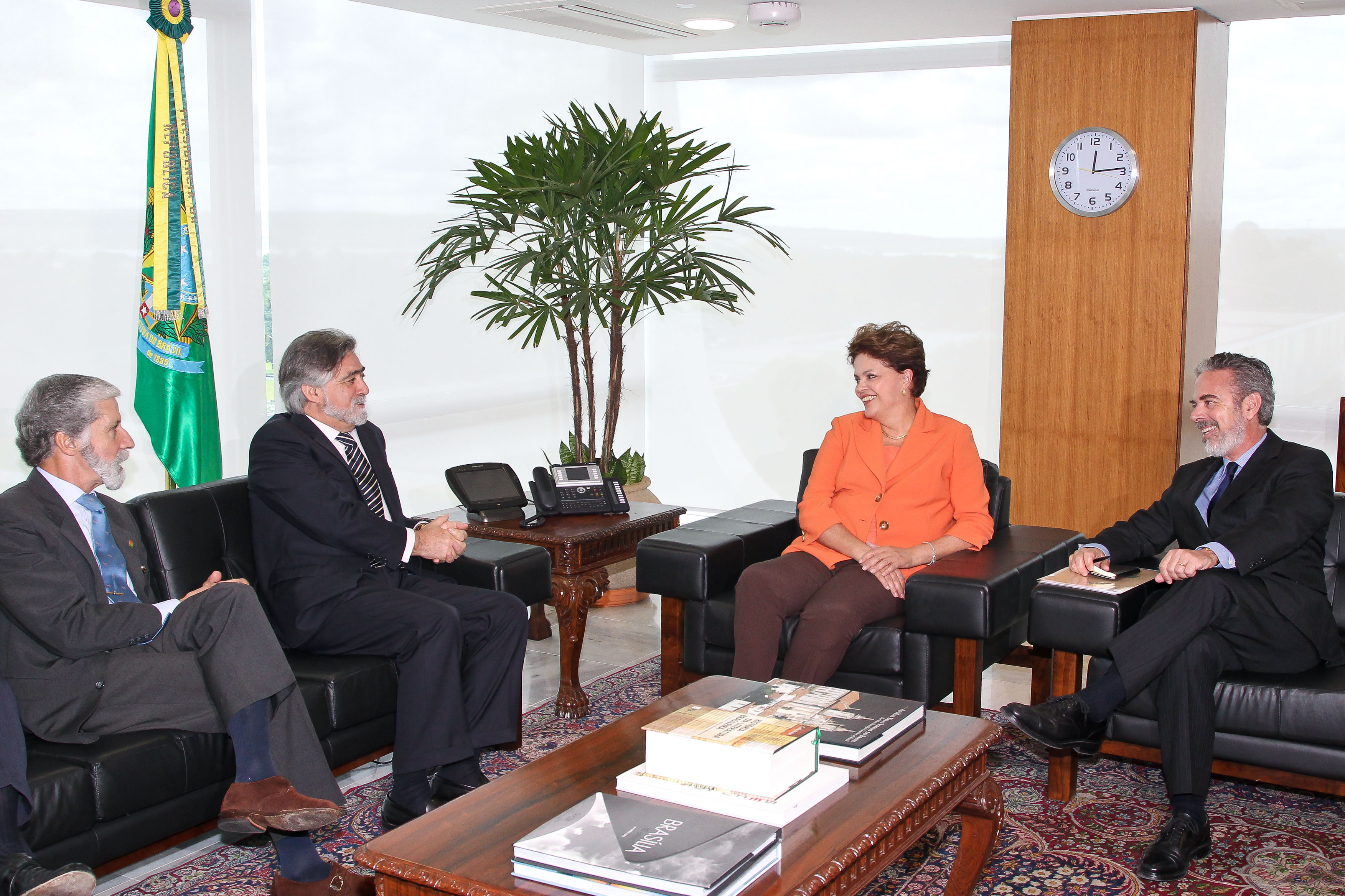 Presidenta Dilma Rousseff, o ministro Antonio Patriota, o ministro de Estado e dos Negócios Estrangeiros de Portugal, Luís Amado, e o embaixador de Portugal no Brasil, João Salgueiro. Brasília-DF, 18/02/2011 