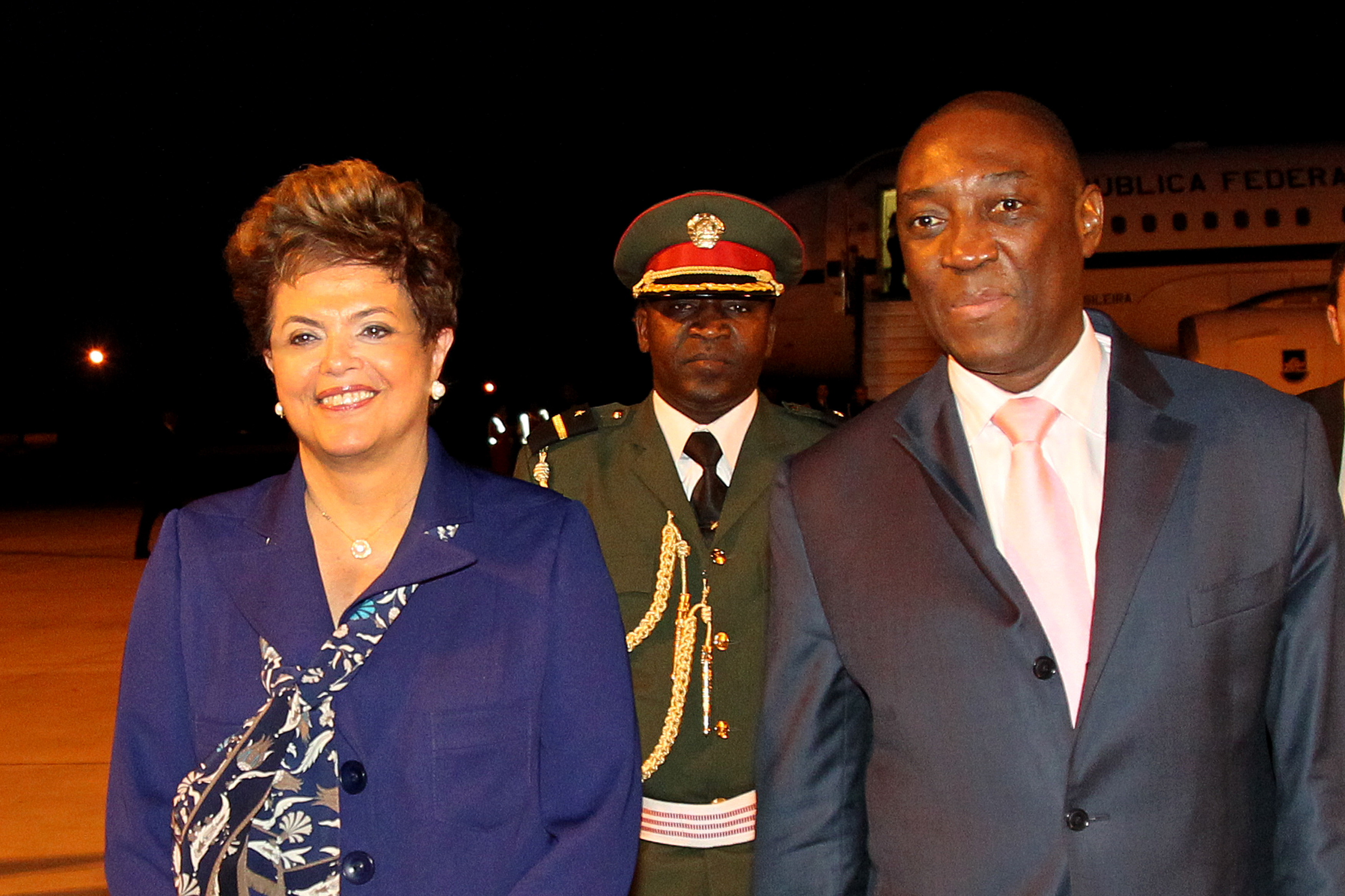 18-10-2011 - Presidenta Dilma Rousseff desembarca em Maputo para visita Oficial. Maputo-Moçambique,18/10/2011