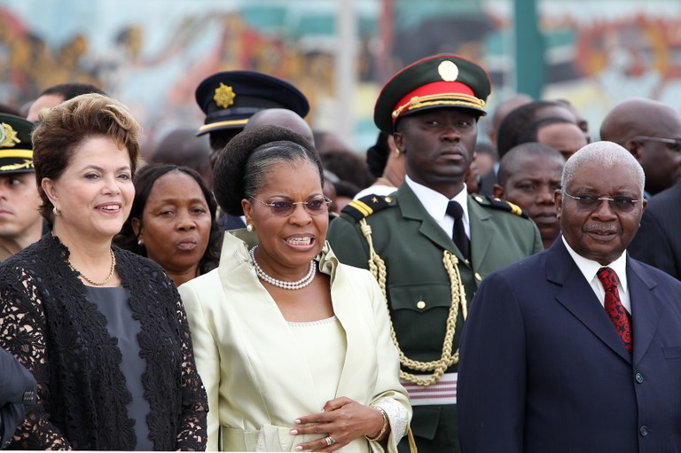  Presidenta Dilma Rousseff ao lado do Presidente e da 1ª Dama de Moçambique, durante Cerimônia de Oferenda Floral a Samora Machel. Maputo-Moçambique,19/10/2011