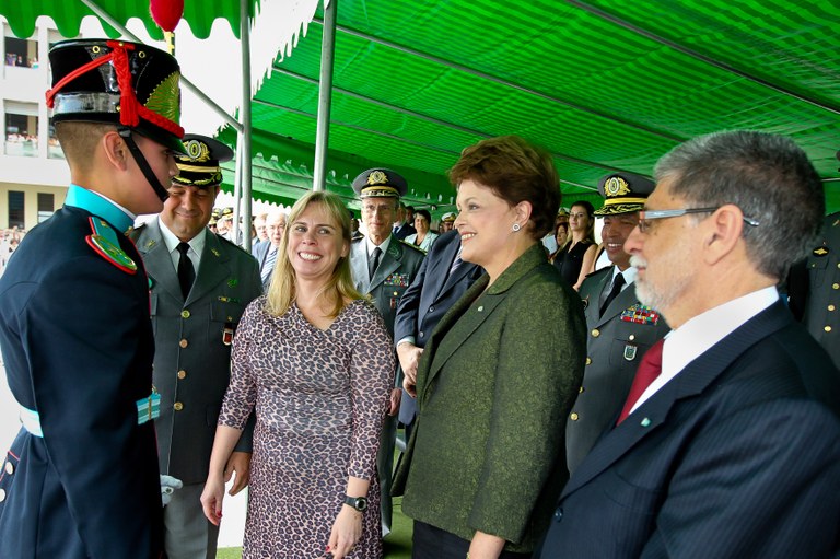 Presidenta Dilma Rousseff, durante cerimônia de entrega de espadins aos 441 cadetes da Academia Militar das Agulhas Negras. Resende-RJ, 20/08/2011