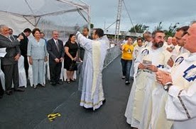 Presidenta Dilma Rousseff e o presidente do Senado, José Sarney, durante cerimônia canônica do rito de beatificação da Irmã Dulce. Salvador-BA, 22/05/2011 