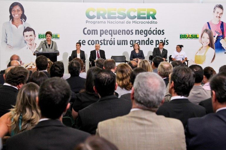 Presidenta Dilma Rousseff discursa durante cerimônia de lançamento do Crescer - Programa Nacional de Microcrédito. Brasília-DF, 24/08/2011