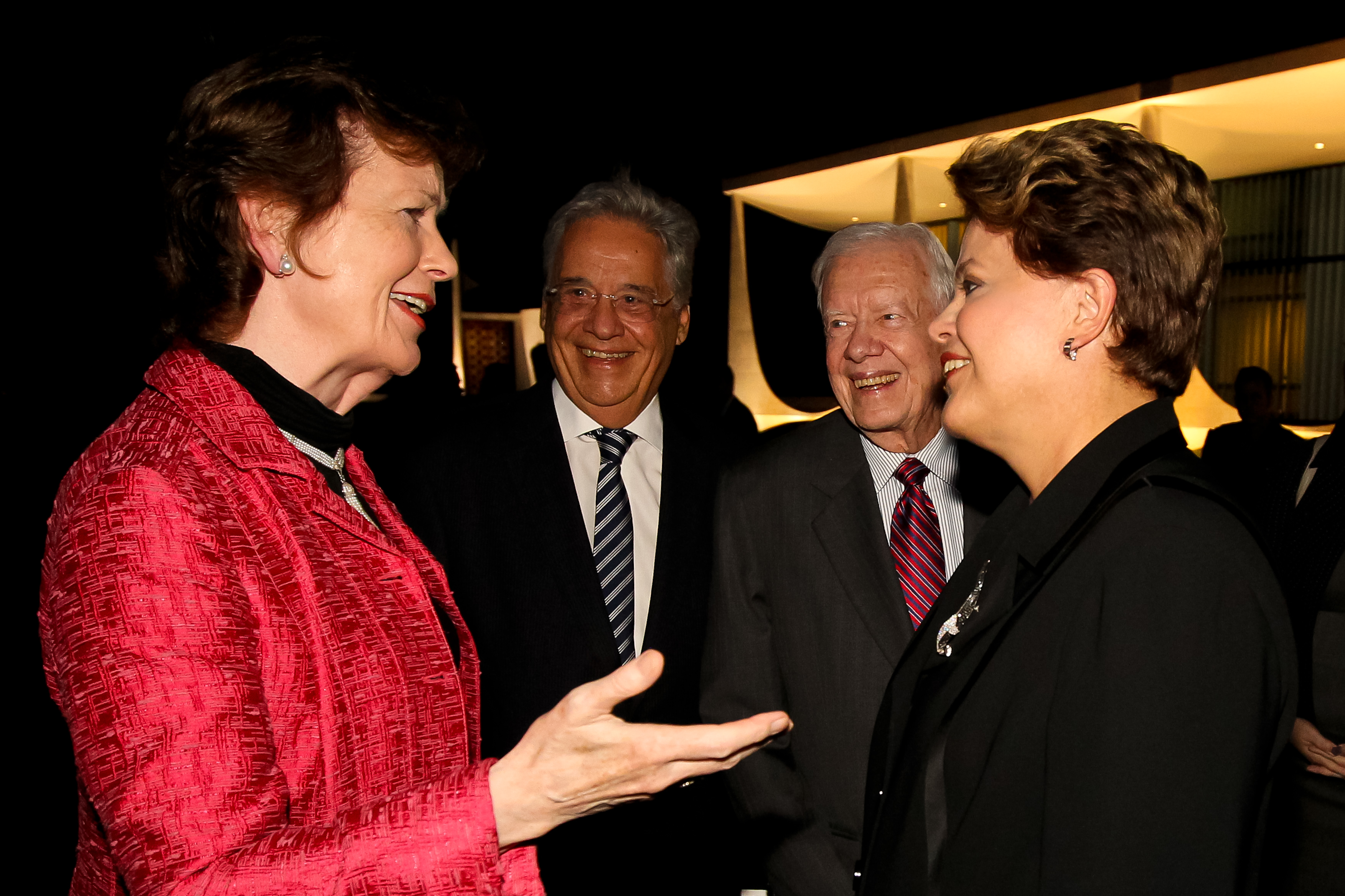  Presidenta  Dilma Rousseff cumprimenta Mary Robinson, Fernando Henrique, Jimmy Carter durante jantar com Os Elders, no Palácio da Alvorada. Brasília - DF, 25/10/2011
