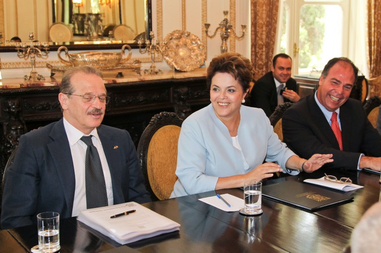 Presidenta Dilma Rousseff durante reunião com o governador do Rio Grande do Sul, Tarso Genro. Porto Alegre-RS, 28/01/2011 