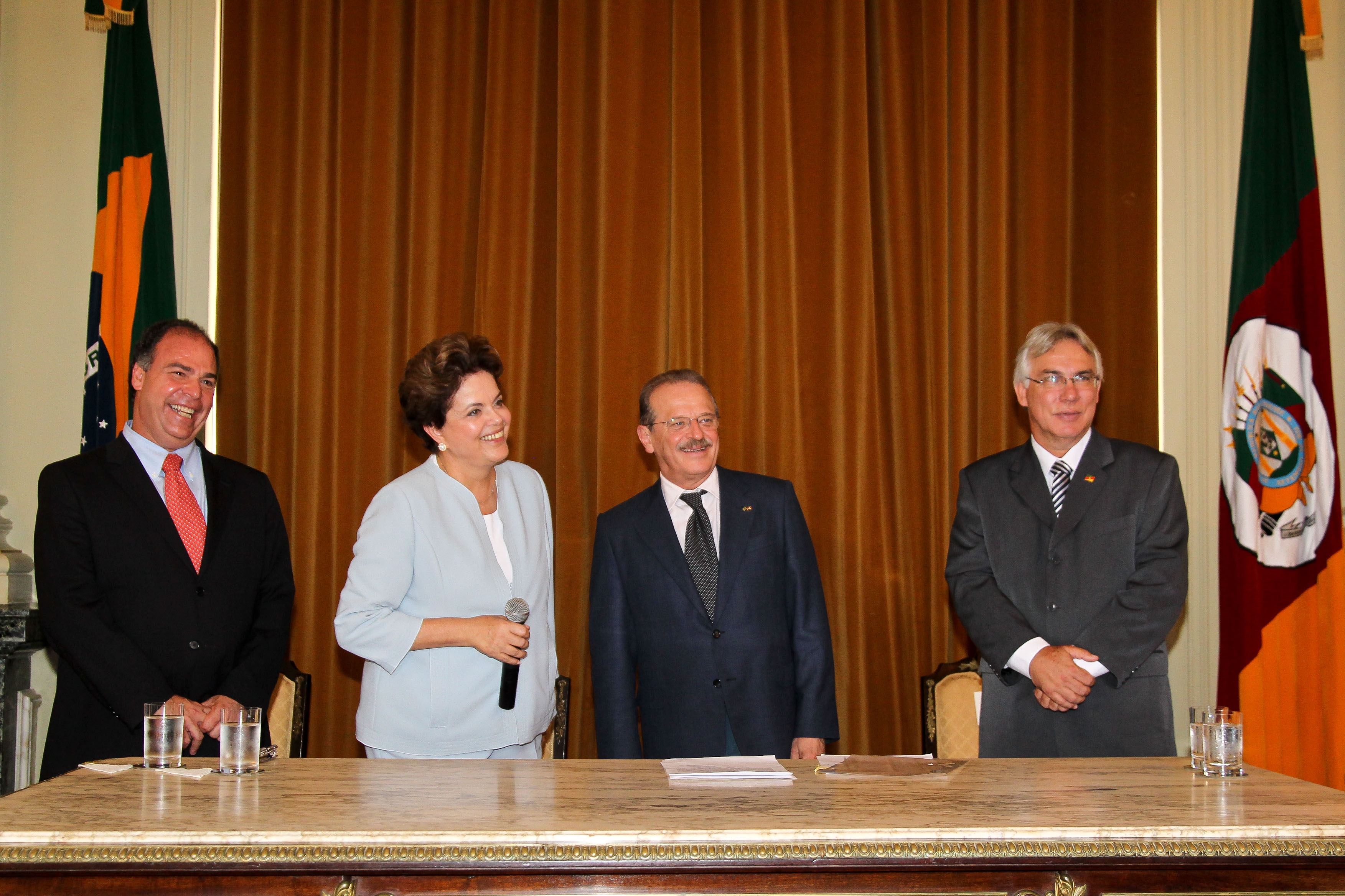 Presidenta Dilma Rousseff e o governador do Rio Grande do Sul, Tarso Genro, durante encontro em Porto Alegre. Porto Alegre-RS, 28/01/2011 