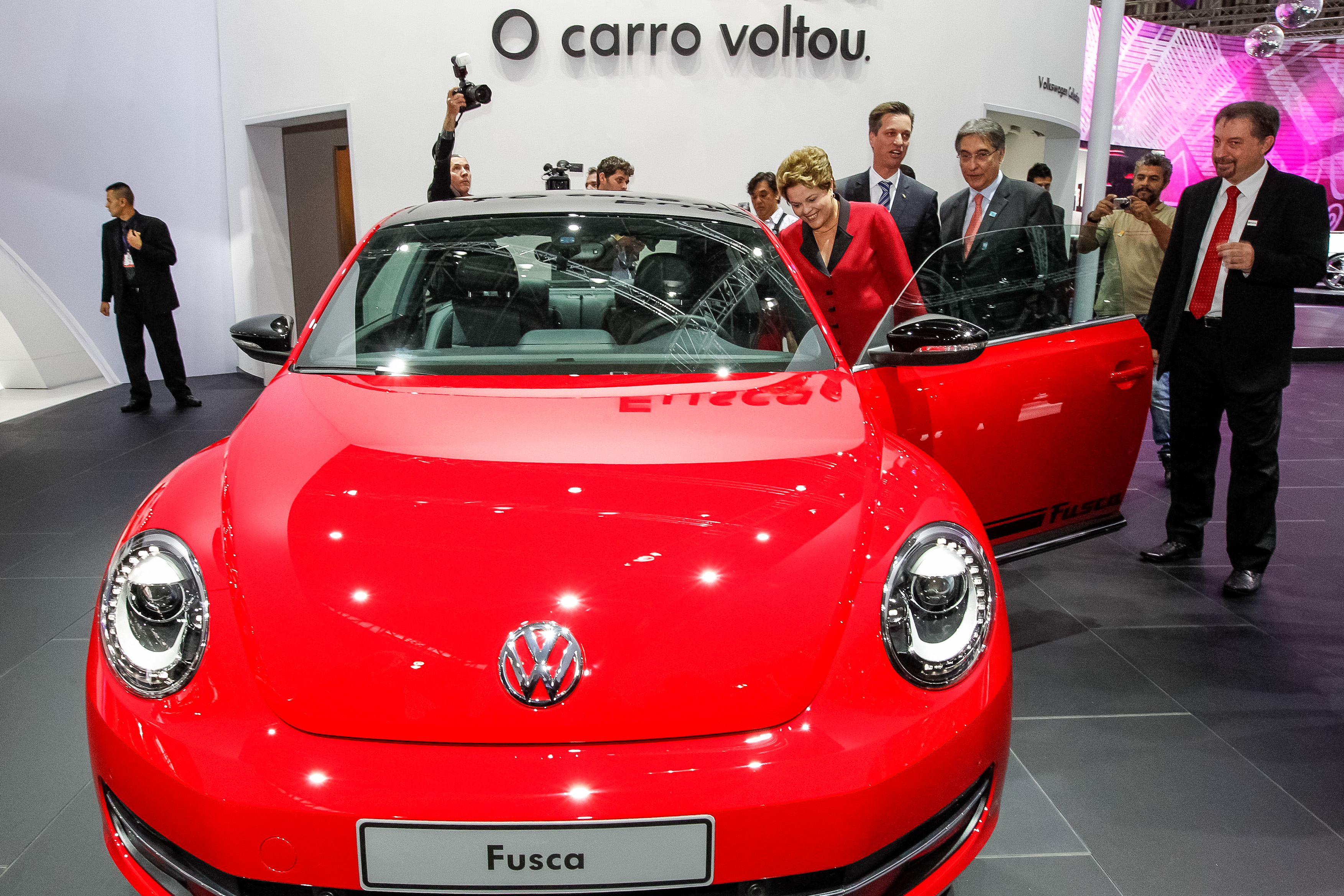Presidenta Dilma Rousseff durante durante visita a estandes,  na  abertura oficial do 27º salão internacional do automóvel 2012. São Paulo-SP, 24/10/2012