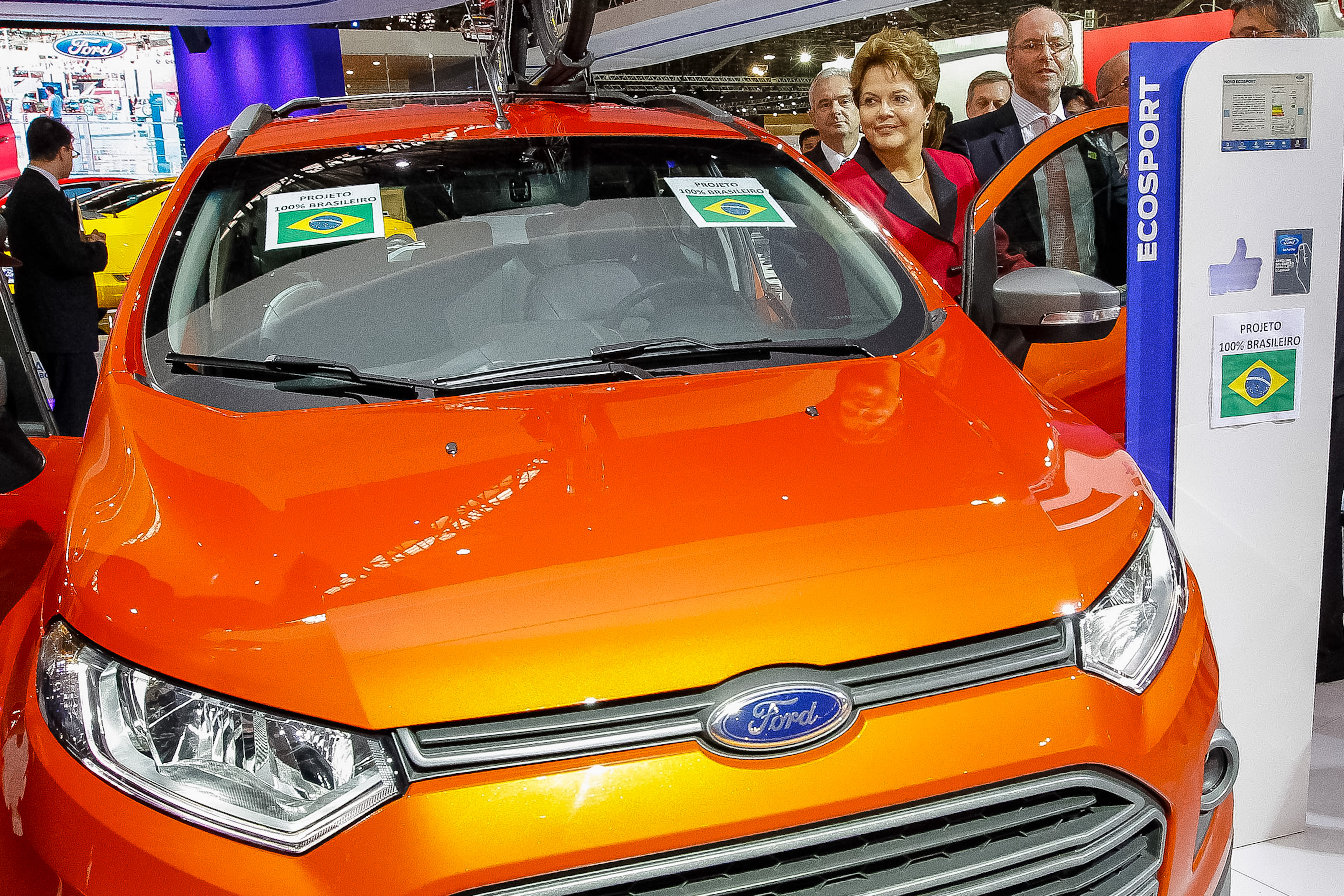  Presidenta Dilma Rousseff durante durante visita a estandes,  na  abertura oficial do 27º salão internacional do automóvel 2012. São Paulo-SP, 24/10/2012