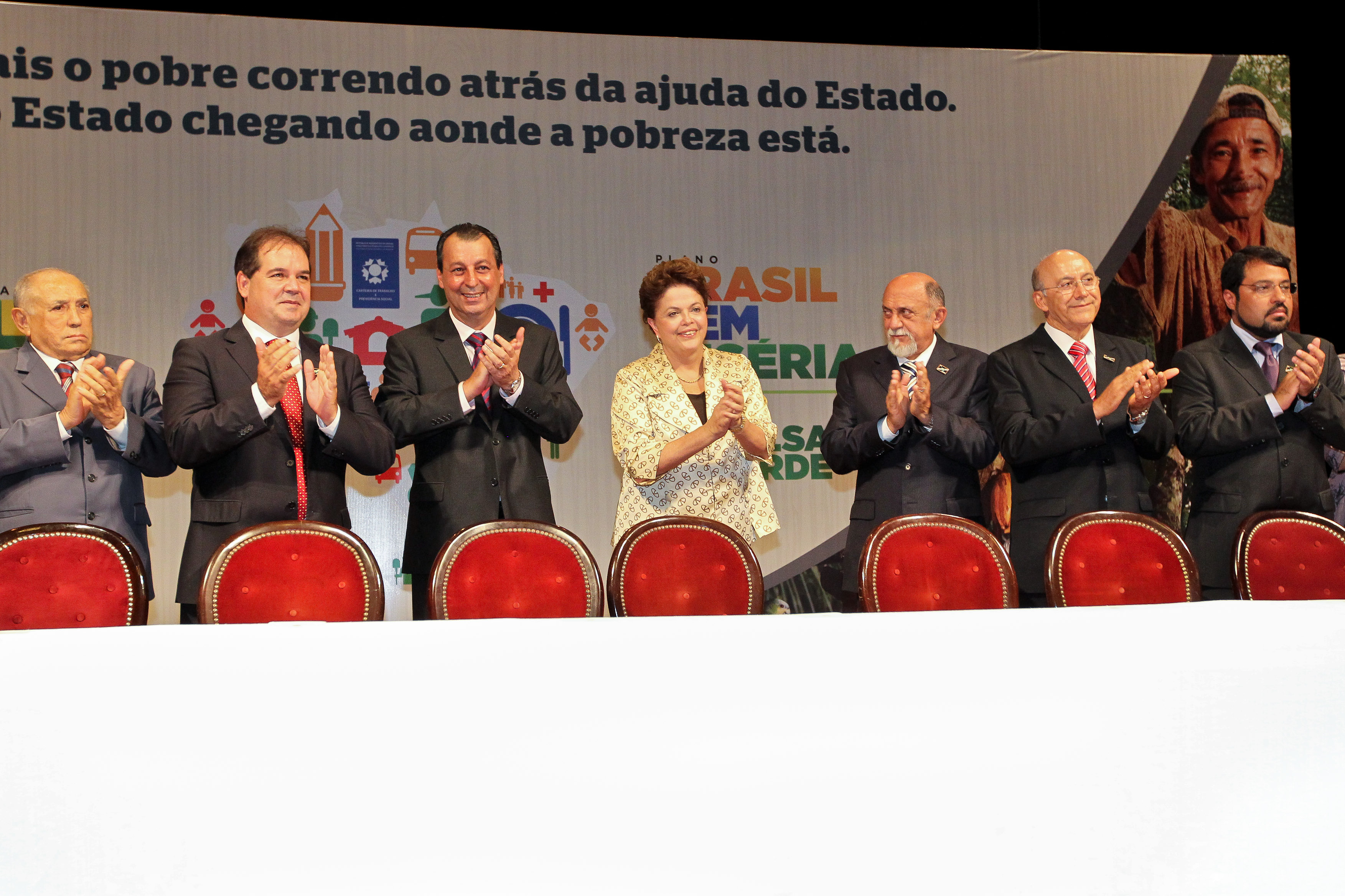 Presidenta Dilma Rousseff durante cerimônia de assinatura do termo de pactuação do Plano Brasil sem Miséria com os Governadores do Norte. Manaus - AM, 28/09/2011