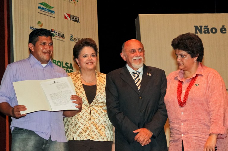 Presidenta Dilma Rousseff durante cerimônia de assinatura do termo de pactuação do Plano Brasil sem Miséria com os Governadores do Norte. Manaus - AM, 28/09/2011
