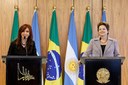 Presidenta Dilma Rousseff e a presidenta da Argentina, Cristina Kirchner, durante declaração à imprensa. Brasília-DF, 29/07/2011 