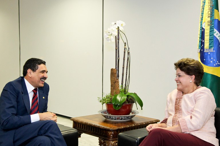 Presidenta Dilma Rousseff durante encontro com o Deputado Federal João Paulo Lima. Brasília-DF, 29/09/2011