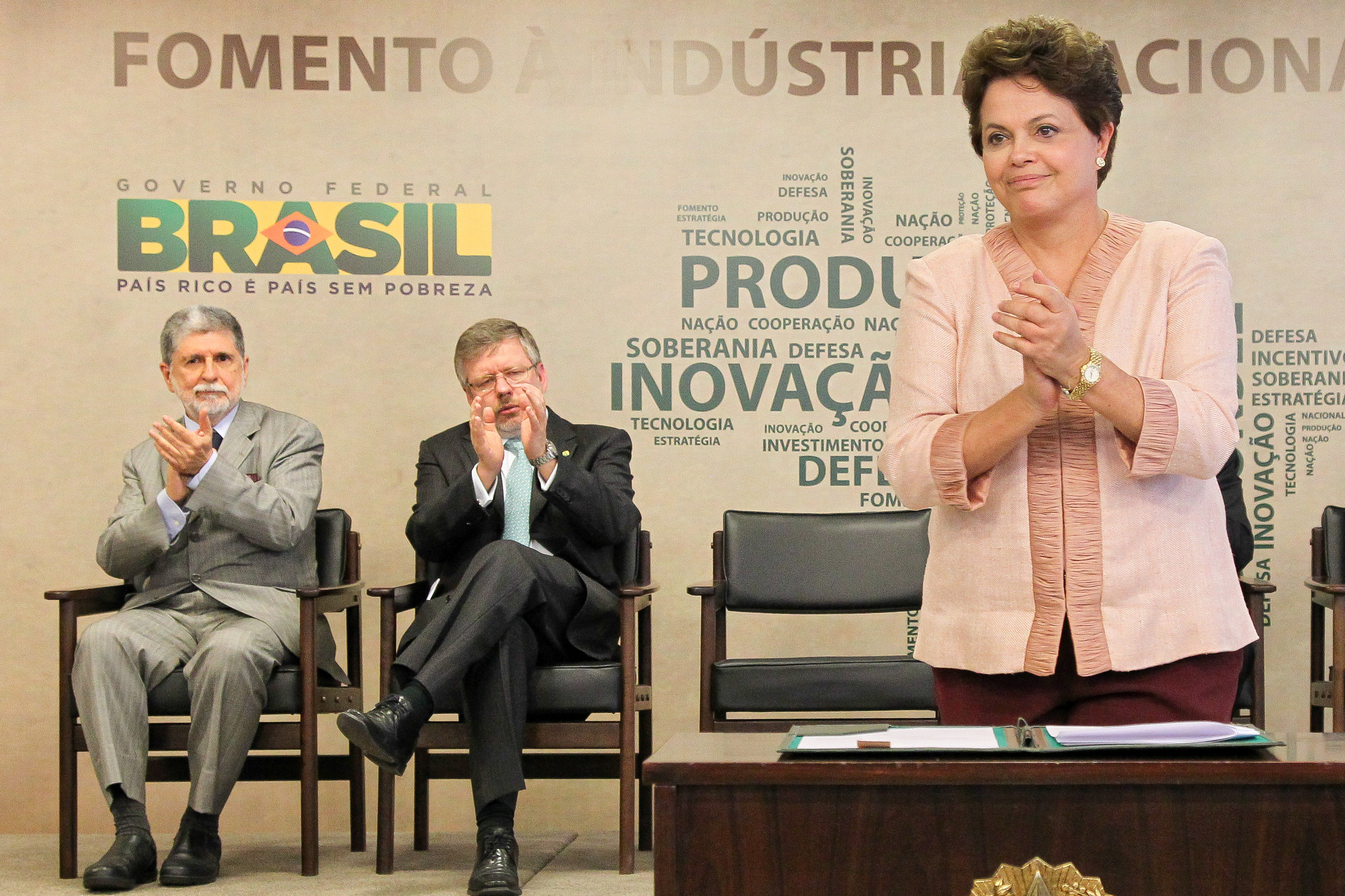 Presidenta Dilma Rousseff durante cerimônia de anúncio de Fomento à indústria Nacional de Defesa. Brasília-DF, 29/09/2011