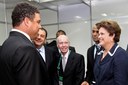 Presidenta Dilma Rousseff cumprimenta o ex-jogador Ronaldo Nazário após a cerimônia de sorteio preliminar da Copa do Mundo da Fifa Brasil 2014. Rio de Janeiro-RJ, 30/07/2011 