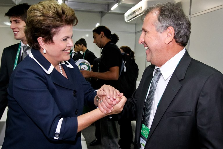 Presidenta Dilma Rousseff cumprimenta Zico após o sorteio preliminar da Copa do Mundo da Fifa Brasil 2014. Rio de Janeiro-RJ, 30/07/2011