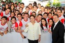 Presidenta Dilma Rousseff posa para foto com alunos da primeira turma do curso de Medicina da Universidade de Pernambuco - Campus de Garanhuns (Garanhuns-PE, 30/08/2011)
