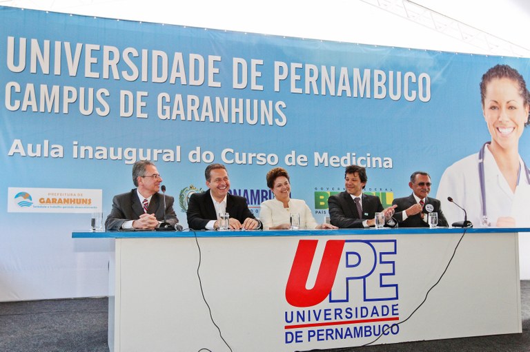 Presidenta Dilma Rousseff participa de aula inaugural do curso de Medicina da Universidade de Pernambuco - Campus de Garanhuns (Garanhuns-PE, 30/08/2011)