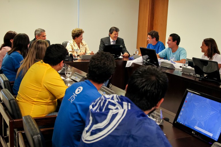 Presidenta Dilma Rousseff recebe representantes da União Nacional dos Estudantes (UNE) no Palácio do Planalto. (Brasília-DF, 31/08/2011)