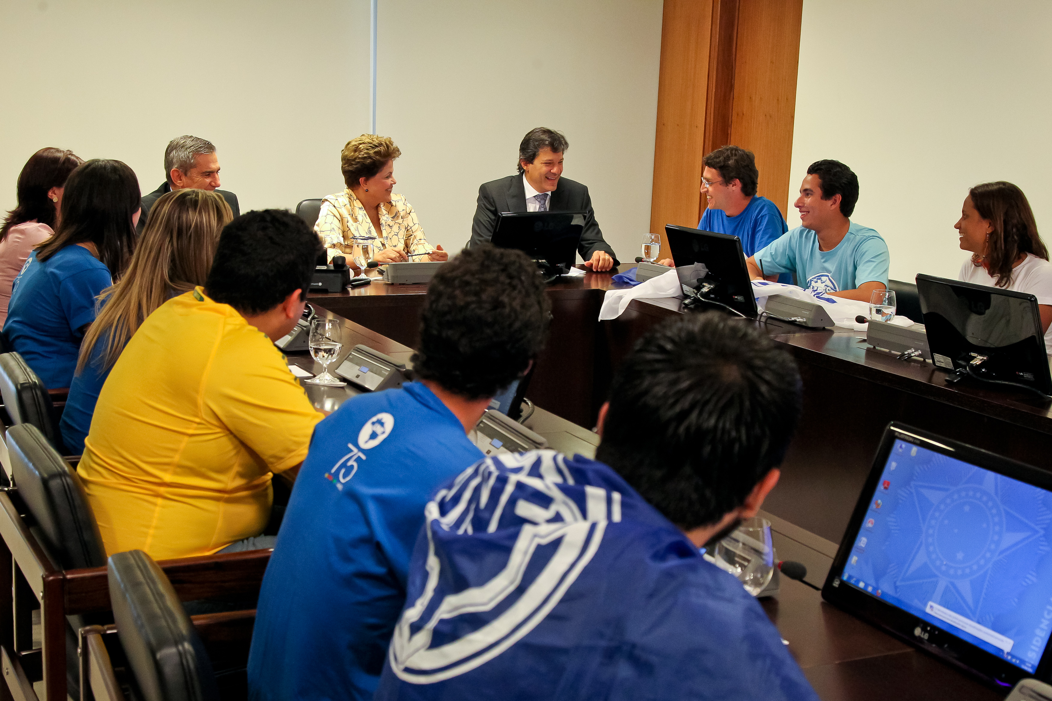 Presidenta Dilma Rousseff recebe representantes da União Nacional dos Estudantes (UNE) no Palácio do Planalto. (Brasília-DF, 31/08/2011)