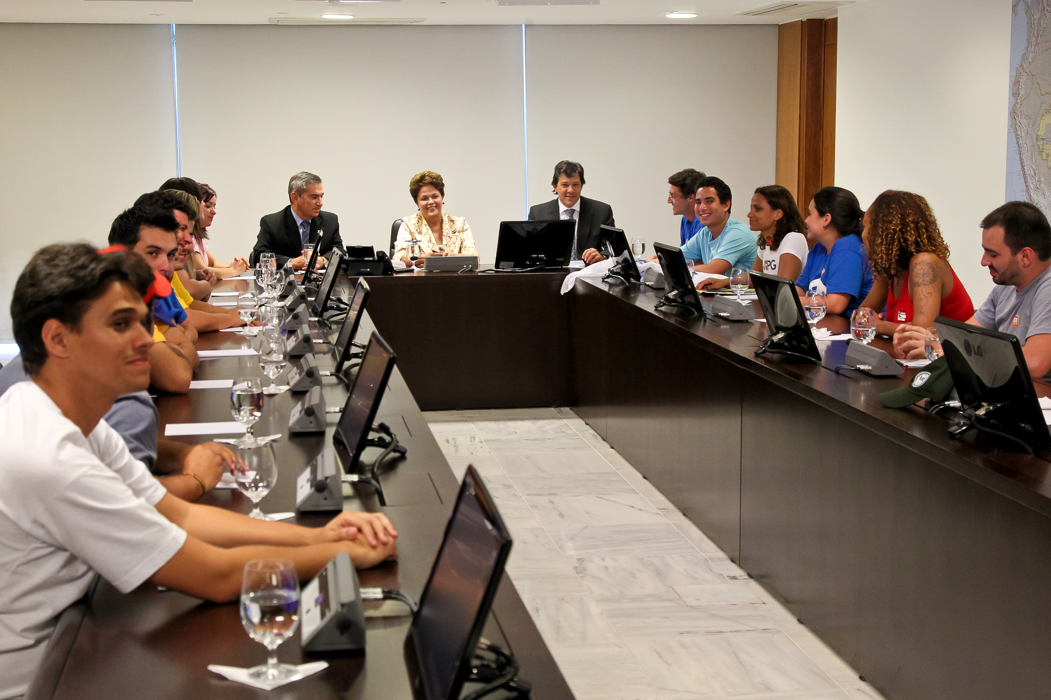 Presidenta Dilma Rousseff recebe representantes da União Nacional dos Estudantes (UNE) no Palácio do Planalto. (Brasília-DF, 31/08/2011)