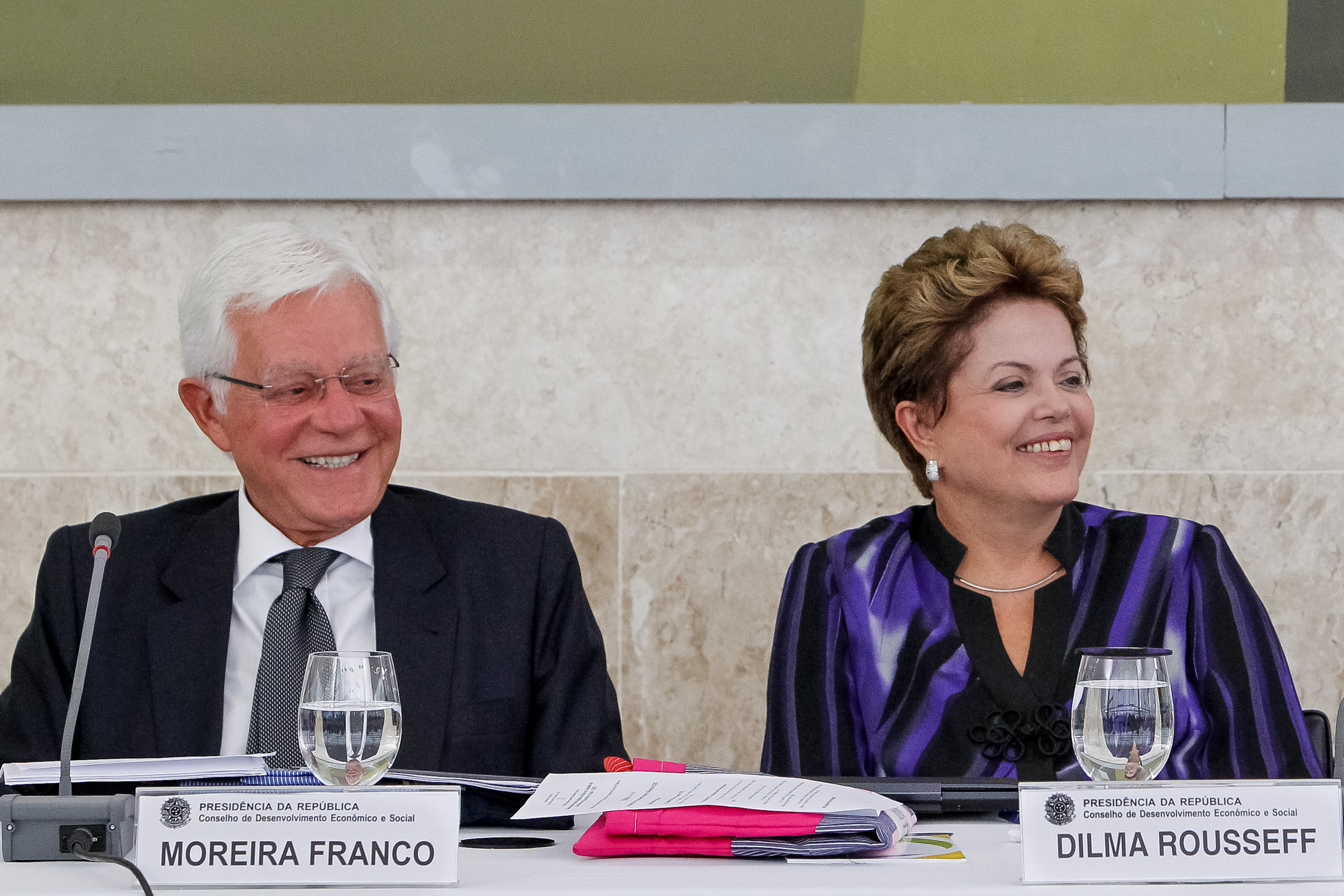 Presidenta Dilma Rousseff e o ministro Wellington Moreira Franco da Secretaria de assuntos Estratégicos / PR, durante a  40ª Reunião Ordinária do Pleno do Conselho de Desenvolvimento Econômico e Social - CDES. Brasília - DF, 27/02/2013