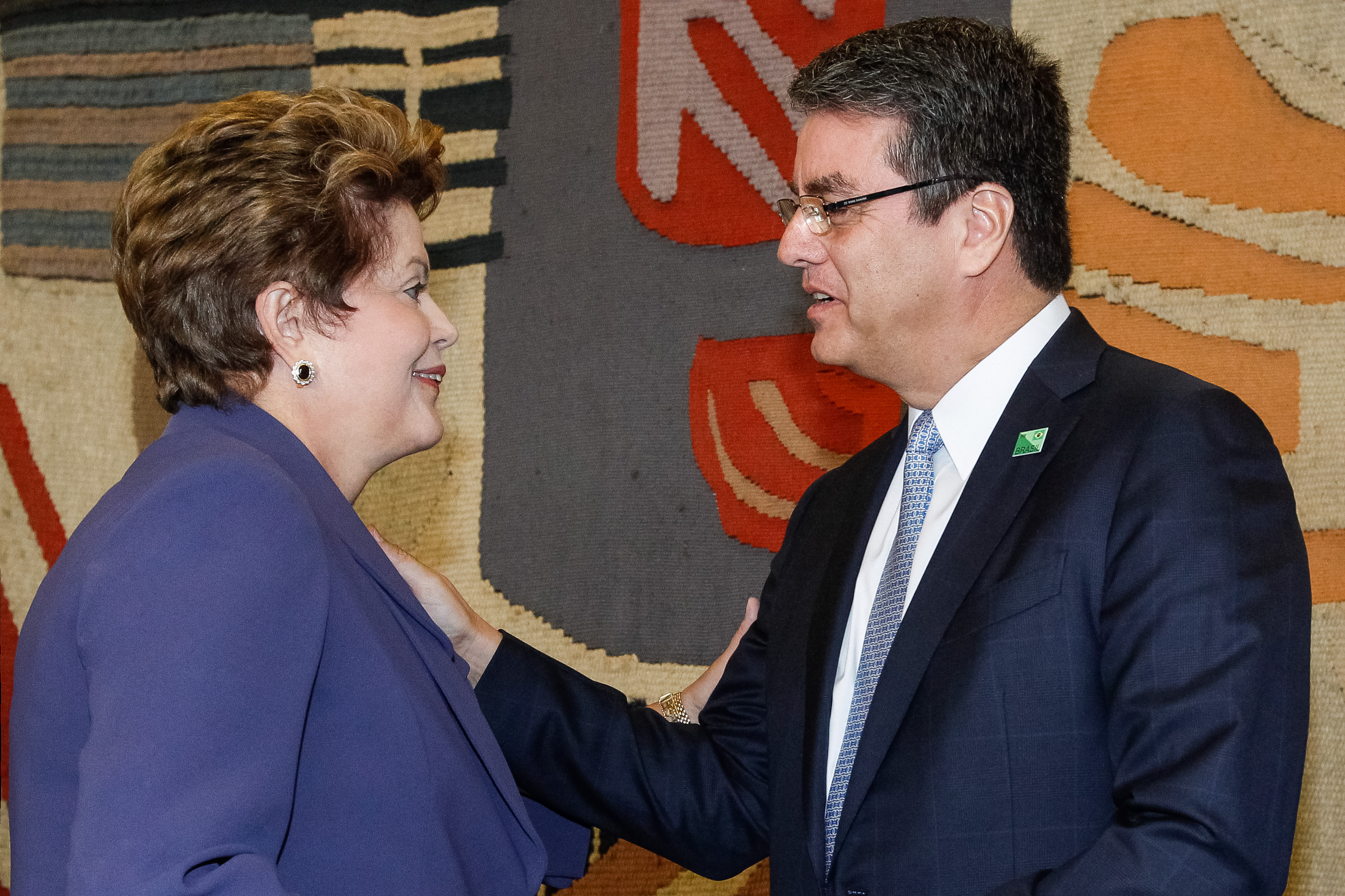 Presidenta Dilma Rousseff cumprimenta o  senhor Roberto Azevêdo,  diretor-geral da Organização Mundial do Comércio (OMC) durante a 41ª Reunião Ordinária do Pleno do Conselho de Desenvolvimento Econômico e Social - CDES no palácio Itamaraty. Brasília-DF, 17/07/2013