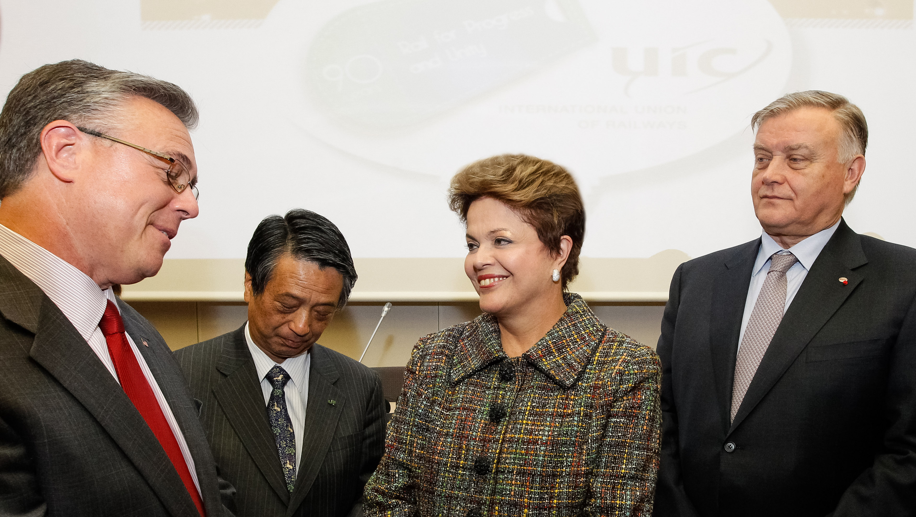 Presidenta Dilma Rousseff durante cerimônia de abertura da 81ª Assembléia-Geral da União Internacional das Ferrovias. Paris - FR, 12/12/2012 