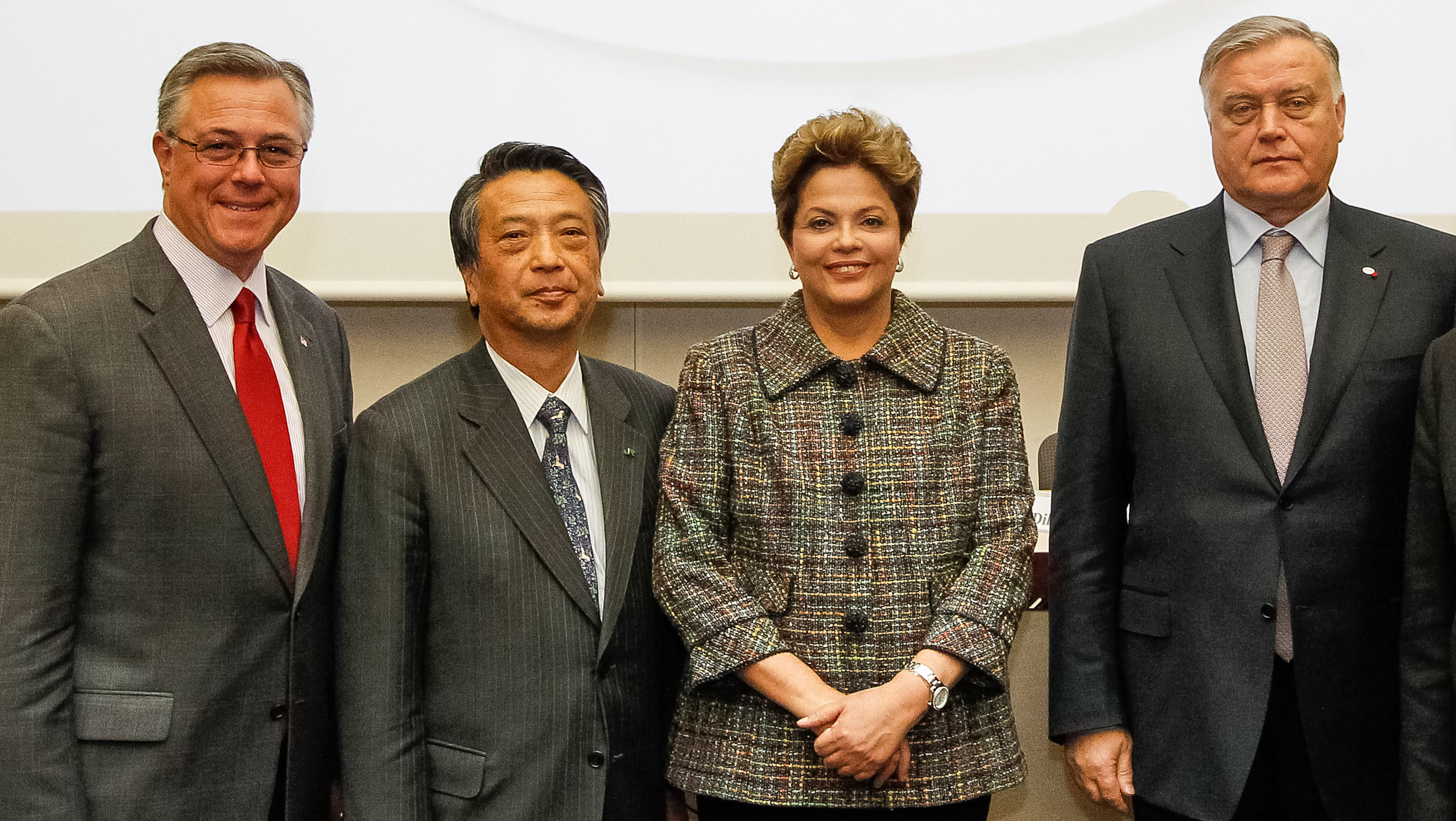 Presidenta Dilma Rousseff durante cerimônia de abertura da 81ª Assembléia-Geral da União Internacional das Ferrovias. Paris - FR, 12/12/2012