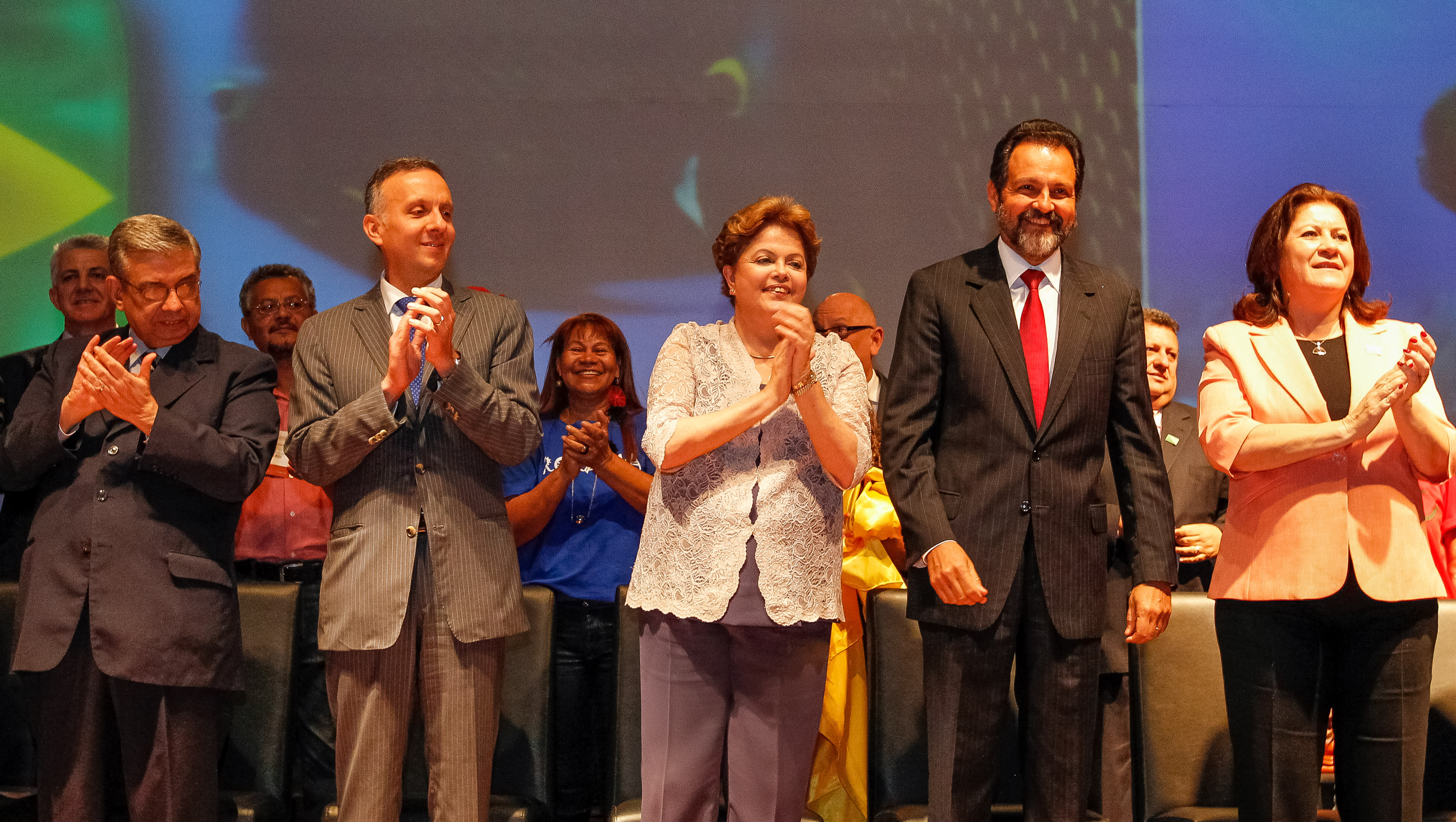  Presidenta com representantes de movimento sociais integrantes do Conselho Nacional das Cidades durante abertura da 5ª Conferência Nacional das Cidades. Brasília-DF, 20/11/2013