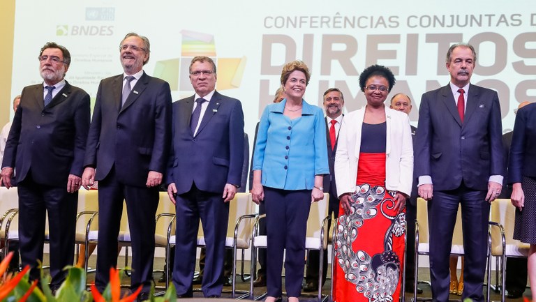 Presidenta Dilma Rousseff na abertura da Conferência Nacional de Direitos Humanos e encerramento das Conferências Nacionais dos Direitos da Criança e do Adolescente, da Pessoa Idosa, de LGBT e da Pessoa com Deficiência. Brasília-DF, 27/04/2016 Presidenta Dilma Rousseff na abertura da Conferência Nacional de Direitos Humanos e encerramento das Conferências Nacionais dos Direitos da Criança e do Adolescente, da Pessoa Idosa, de LGBT e da Pessoa com Deficiência. Brasília-DF, 27/04/2016