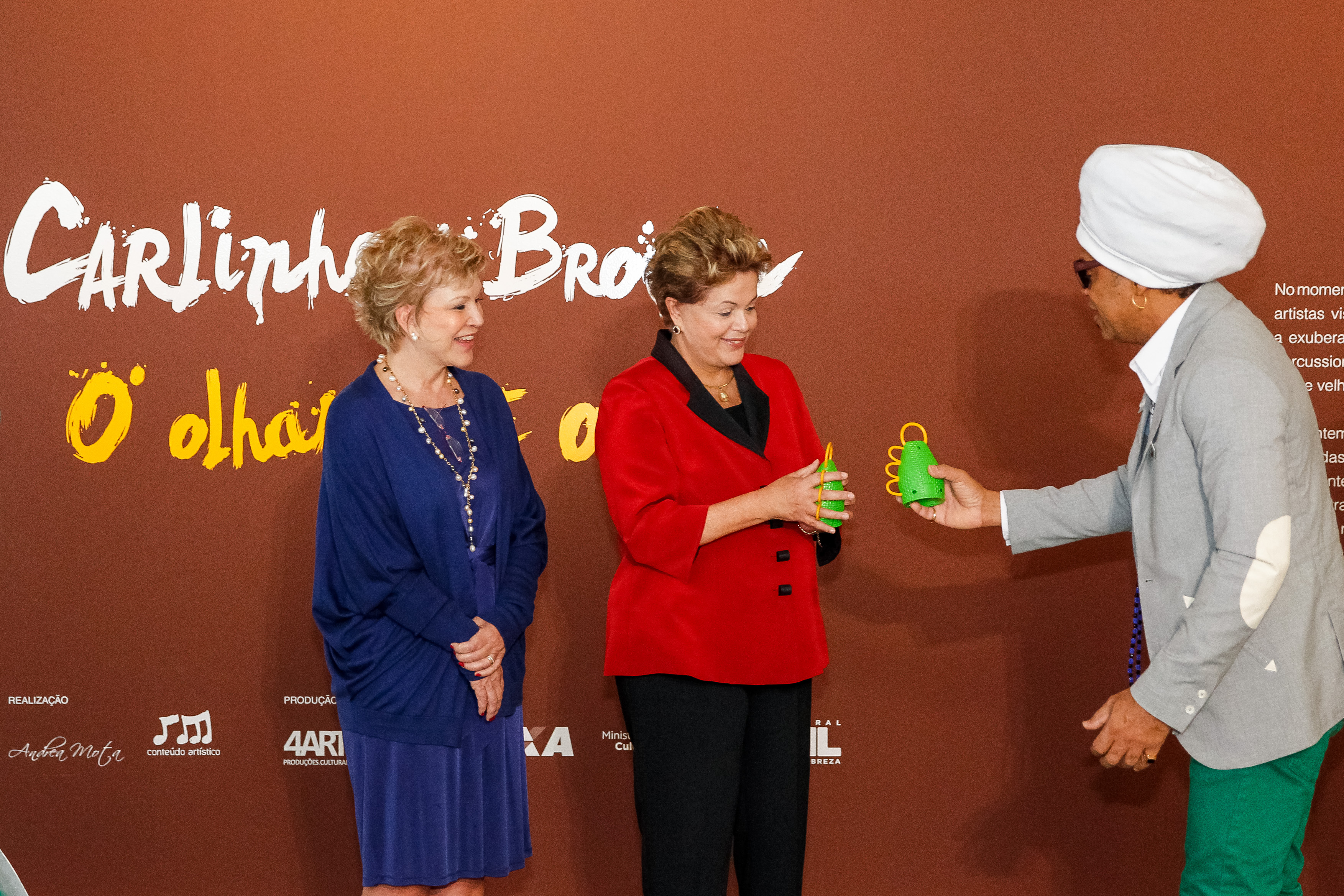 residenta Dilma Rousseff e a Ministra da Cultura Marta Suplicy durante abertura da exposição "O olhar que ouve", de Carlinhos Brown. Brasília - DF, 23/04/2013