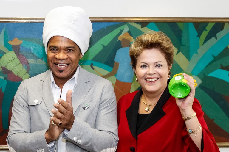 Presidenta Dilma Rousseff e Carlinhos Brown antes da abertura da exposição "O olhar que ouve", de Carlinhos Brown. Brasília - DF, 23/04/2013