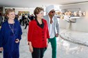 Presidenta Dilma Rousseff e a Ministra da Cultura Marta Suplicy durante abertura da exposição "O olhar que ouve", de Carlinhos Brown. Brasília - DF, 23/04/2013
