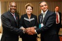 Presidenta Dilma Rousseff posa para fotos com o Senhor Hamadoun Touré, Secretário-Geral da União  Internacional de Telecomunicações (ITU) e o Senhor Fadi Chéhadé, CEO da ICANN, durante cerimônia de abertura do Encontro Global Multissetorial sobre o Futuro da Governança da Internet - NET Mundial. São Paulo  - SP, 23/04/2014