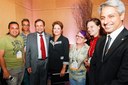 Presidenta Dilma Rousseff posa para fotos com o Senador Walter Pinheiro, Deputado Federal Alessandro Molon e representantes da sociedade civil, durante cerimônia de abertura do Encontro Global Multissetorial sobre o Futuro da Governança da Internet - NET Mundial. São Paulo  - SP, 23/04/2014