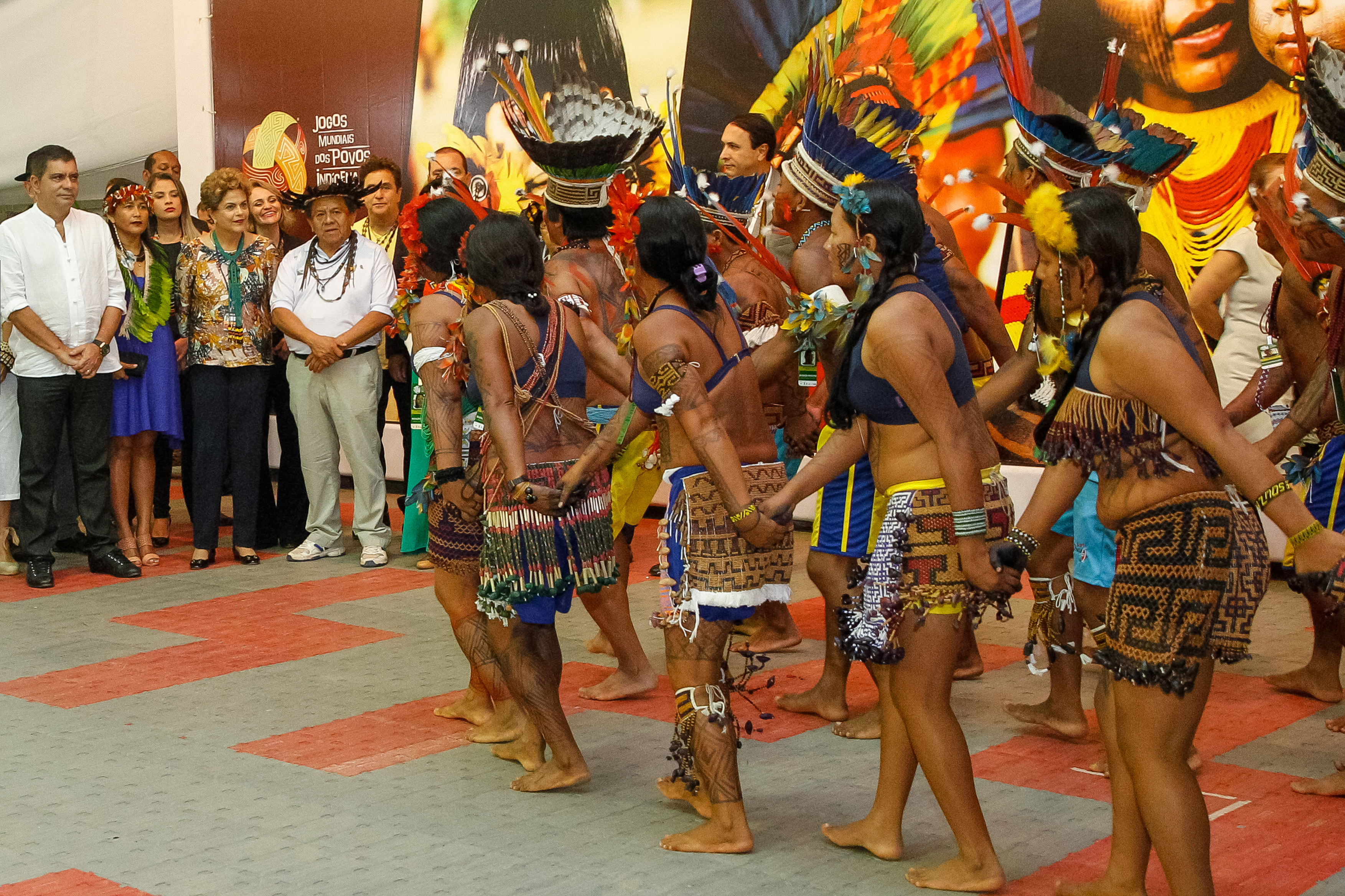 Presidenta Dilma Rousseff durante visita à Feira de Artes Indígenas. Palmas-TO, 23/10/2015