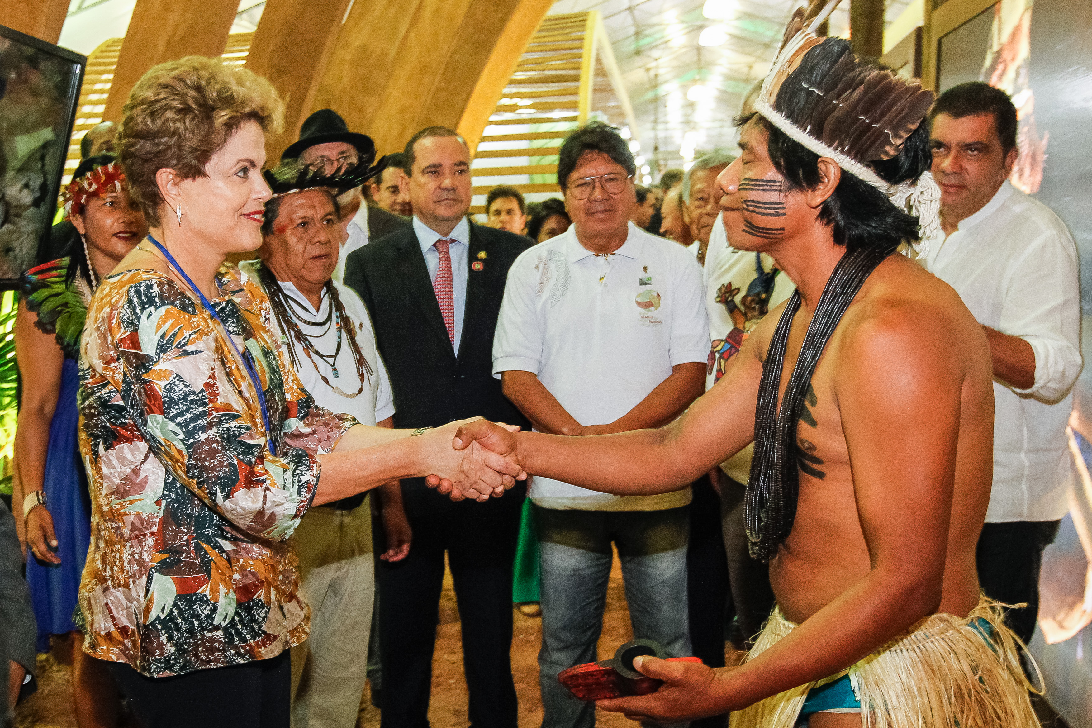 Presidenta Dilma Rousseff durante visita à Feira de Artes Indígenas. Palmas-TO, 23/10/2015  