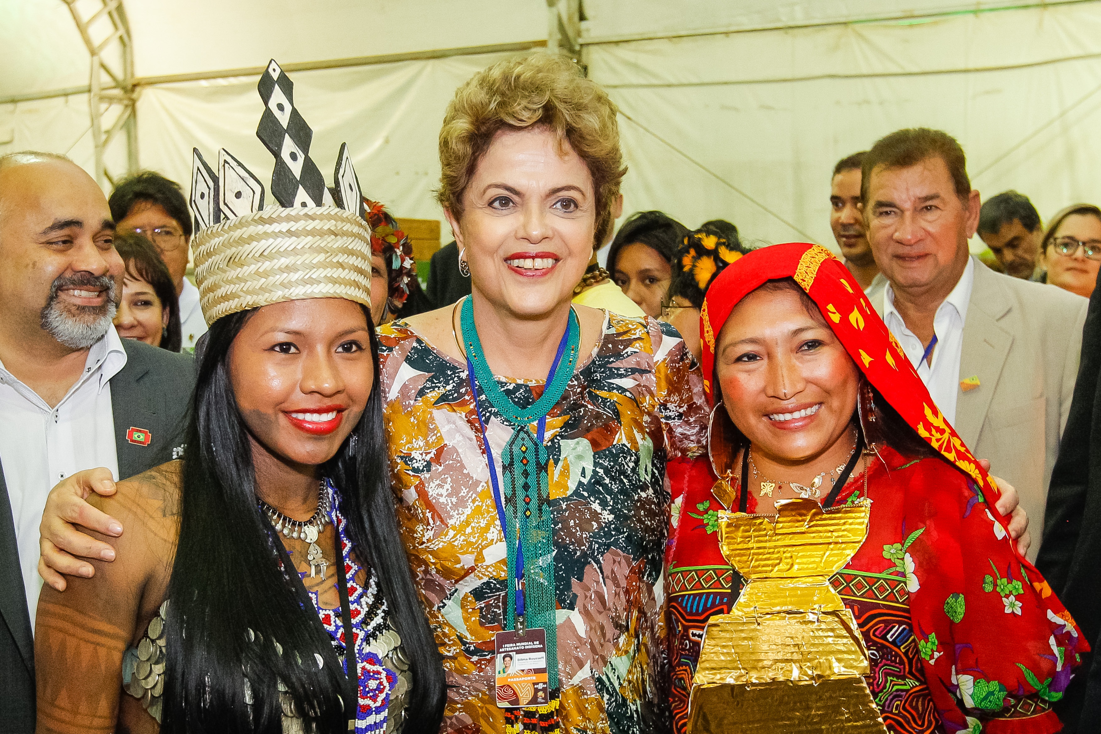  Presidenta Dilma Rousseff durante visita à Feira de Artes Indígenas. Palmas-TO, 23/10/2015  